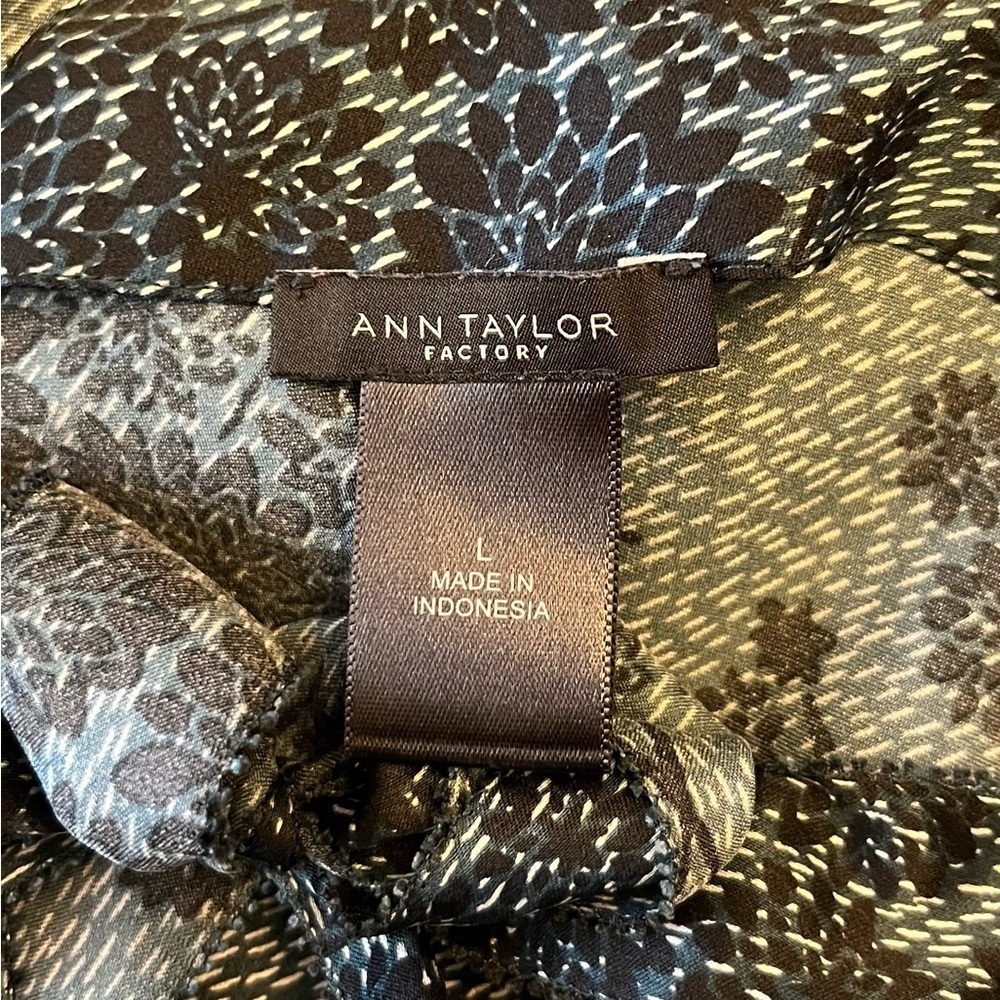 Ann Taylor Black and Gray Floral Blouse size L - Picture 2 of 6